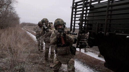 ПОМОГАЮТ ВЕРНУТЬСЯ К ЖИЗНИ