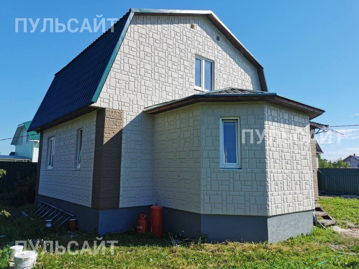 фасадная отделка. отделка фасада. комбинированный фасад планкен и камень. отделка фасада. отделка домов сайдингом.