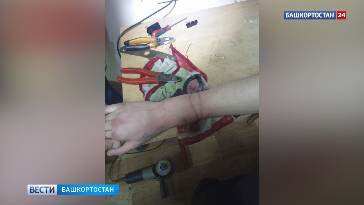    В Башкирии спасатели освободили руку парня от наручников