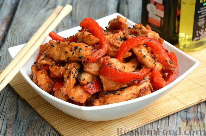 куриное филе, перец болгарский, чеснок, корень имбиря, масло растительное, крахмал кукурузный, соус соевый, соус томатный, сахар, лимон, сок лимонный, чеснок, перец красный молотый, кунжут