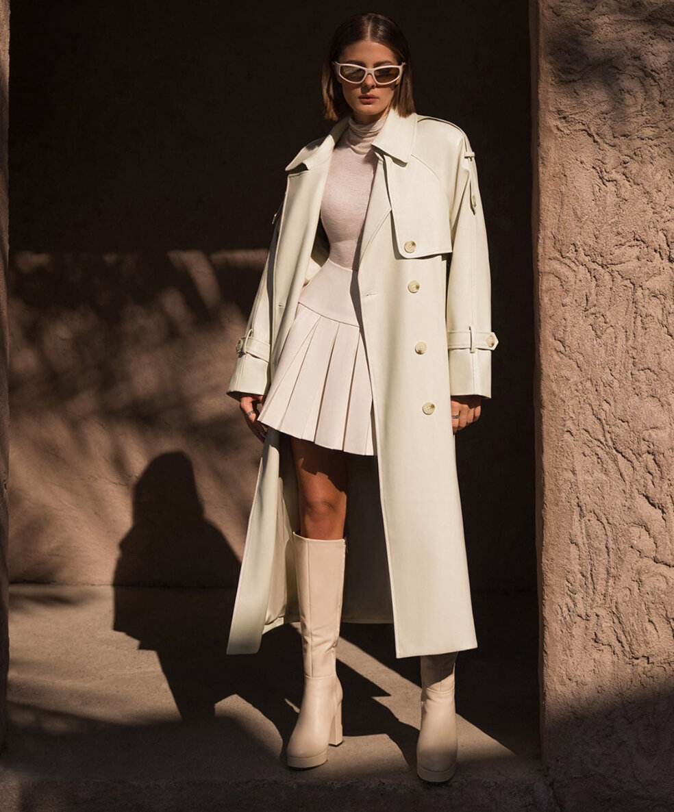 Бежевый тренч из искусственной кожи 