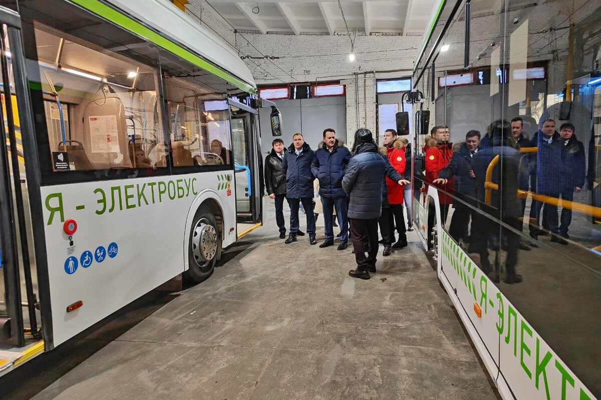     Электробусы в депо ждут своего часа для выхода на первый во всех смыслах маршрут Красноярска