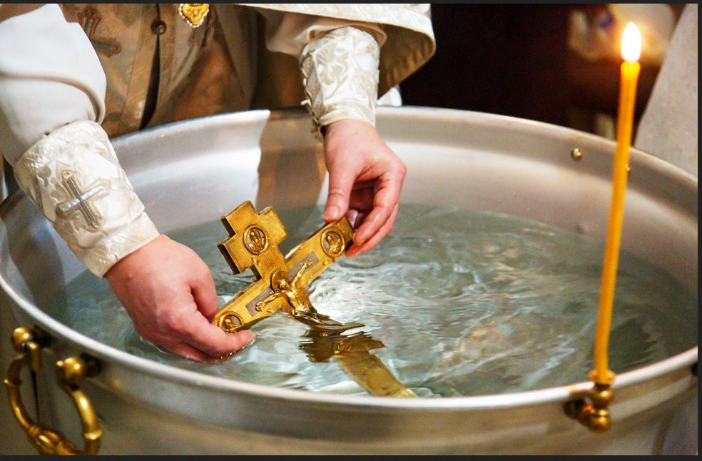 Как правильно освятить святой водой. Святая агиасма. Агиасма Святая вода. О крещенской воде. Освящение воды на крещение.
