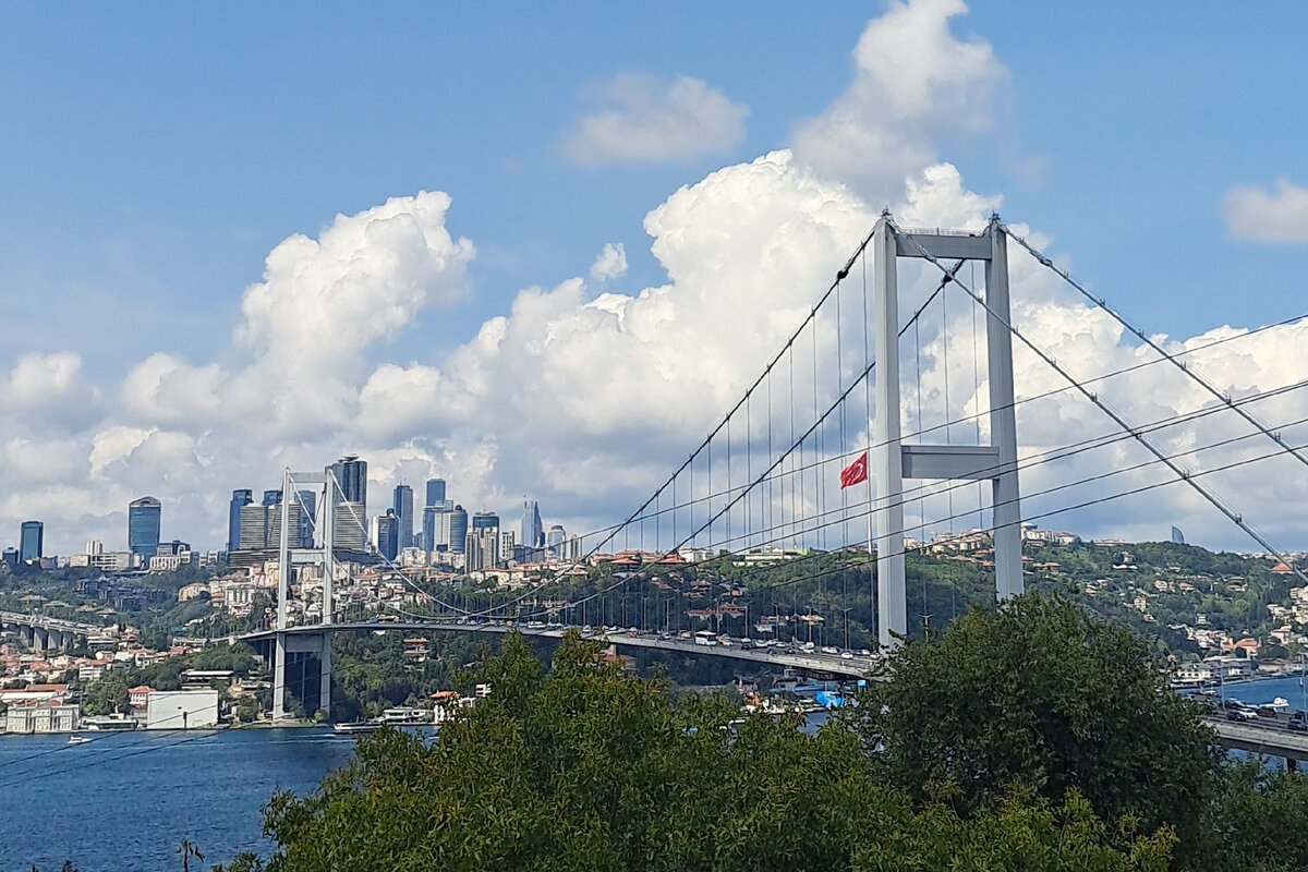 А вот в этот парк туристы забредают уже не часто