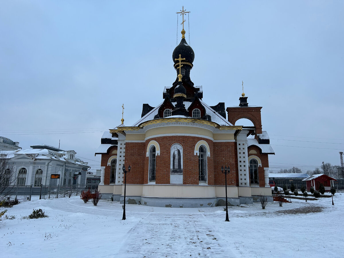 Вечный огонь, Храм Серафима Саровского и Вокзал в городе Александрове