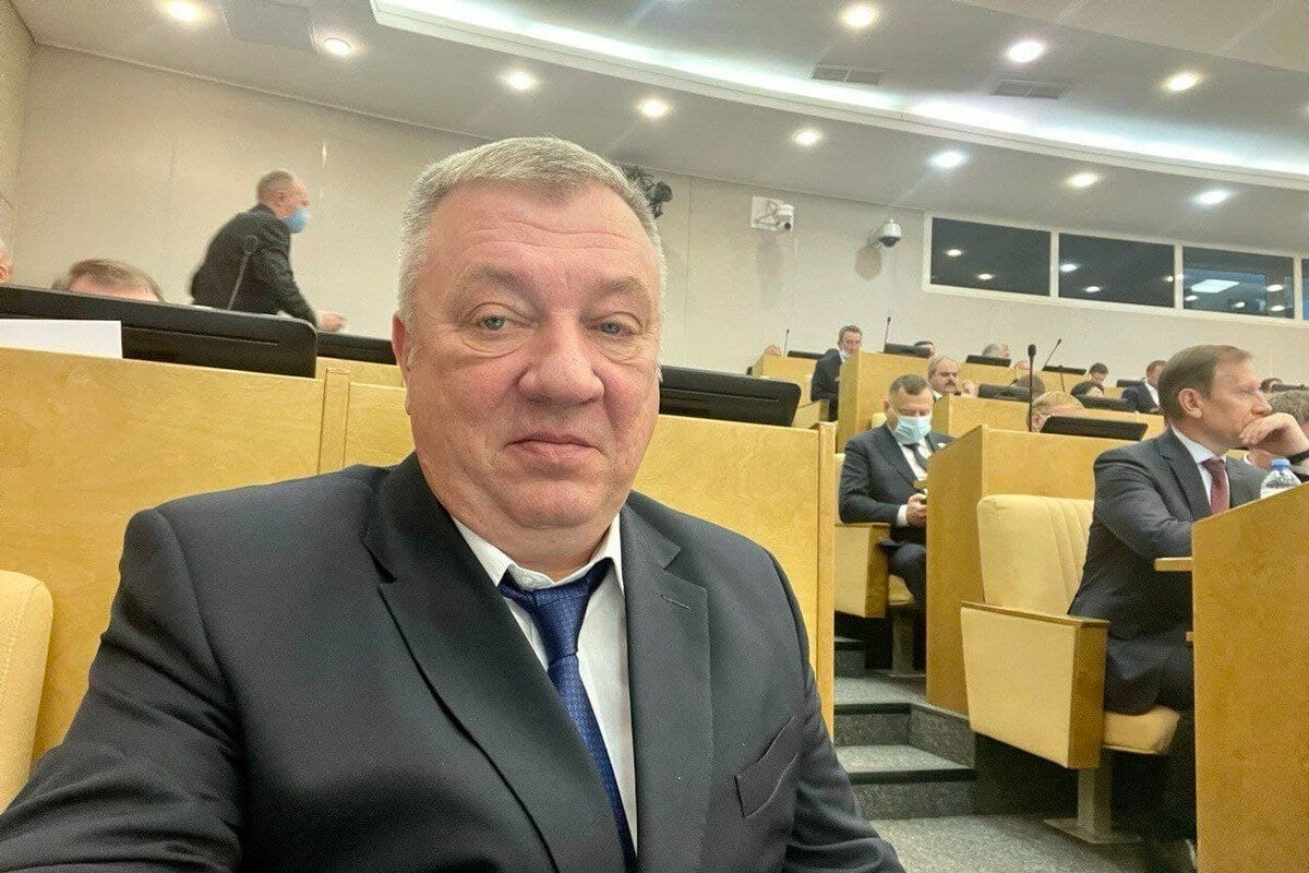 Андрей Викторович Гурулёв - депутат Государственной думы 8-го созыва от фракции "Единая Россия", бывший заместитель командующего Южным военным округом Вооруженных сил России.