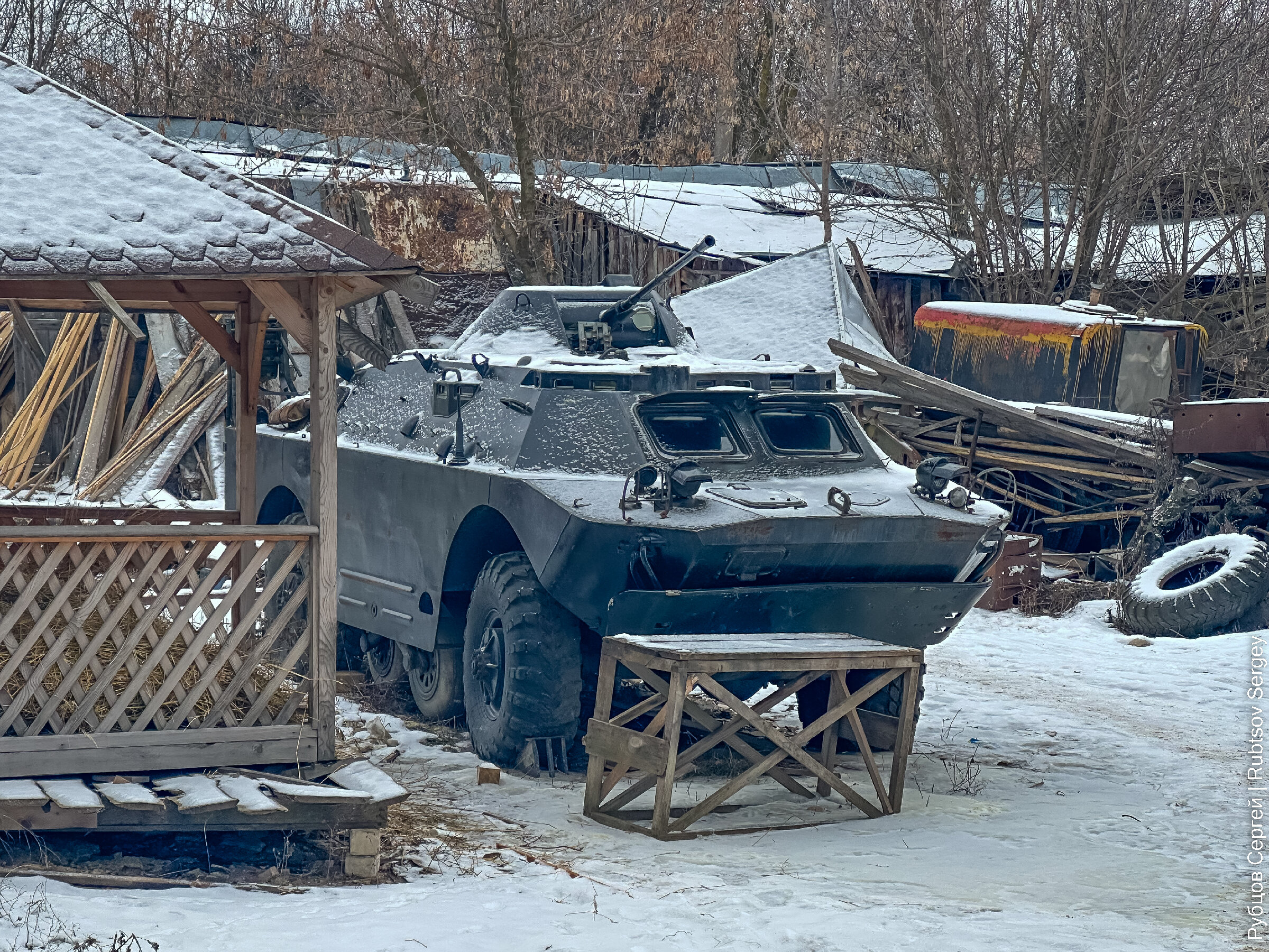 Старые авто, БТР и… танк на парковке в Орле | Сергей Рубцов