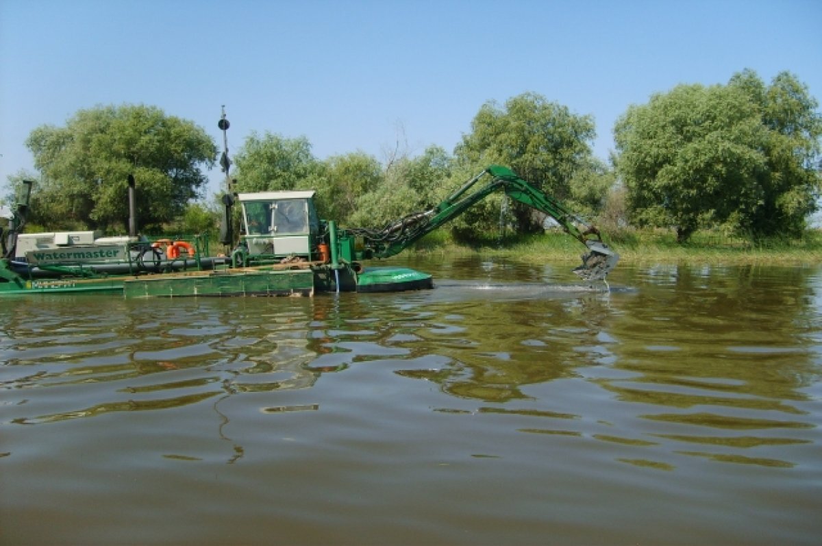    В Астраханской области в 2023 году расчистили более 55 км водных трактов