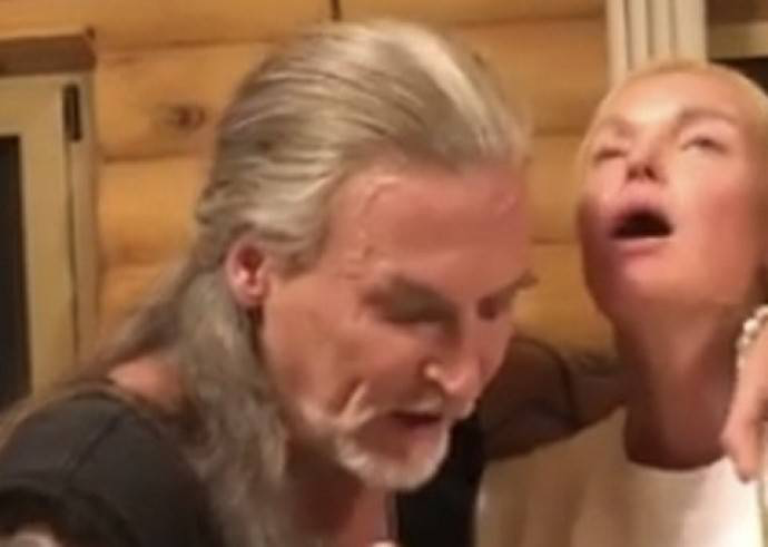 накорми кота. голодный кот юмор. покорми меня картинки. накорми кота. я пушистый беленький.