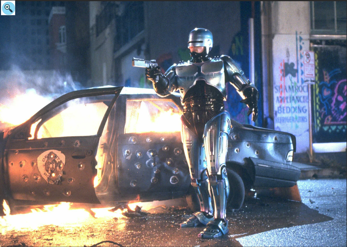 Кадр также из очень известного фильма "Робот полицейский" ( РобоКоп ) 