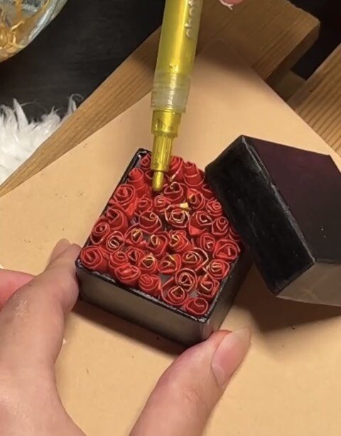 Раза в коробочке. Зеленые подарочные коробки. Подарочные коробки. Цветные коробки. Необычные подарки.