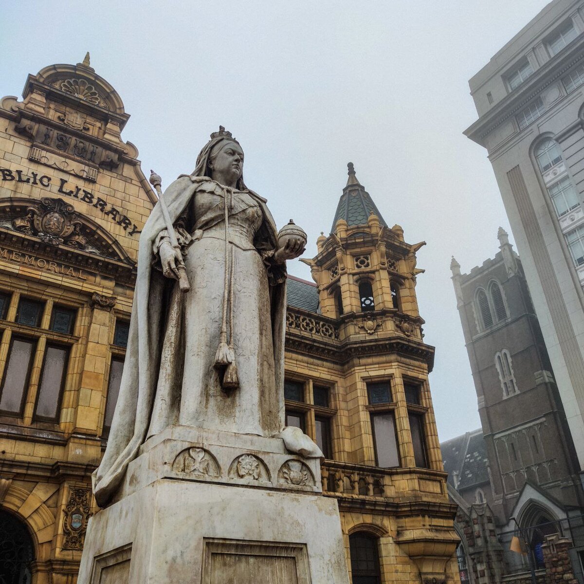 Монумент Королеве Виктории - доминант централной площади Порт-Элизабет
