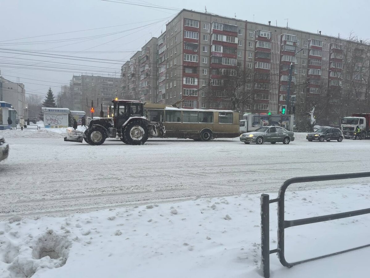 Троллейбус на линии стал большой редкостью. Особенно в утренний час-пик и вечером! Фото: Царьград.