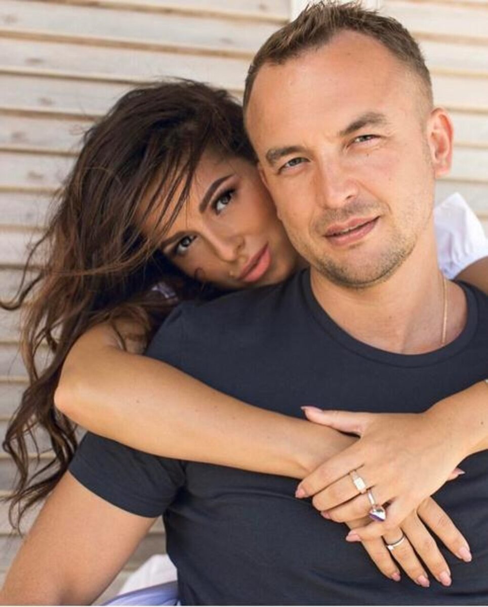    Нюша с мужем