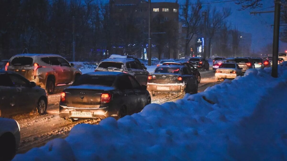     На выезде из Набережных Челнов по М-7 образовалась пробка, протяженность которой превышает 20 километров. Такие данные отражены на картах сервиса «Яндекс».