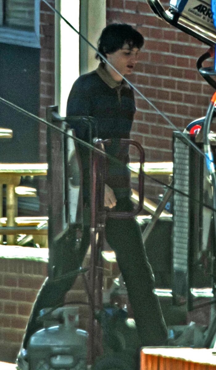 Очень странные программы. Эпизоды из очень странные дела. Очень странные дела сериал с 2016 г. Странгер тхингс. Майк очень странные дела 1 сезон.