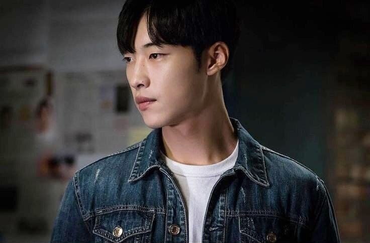 Ким Минчон, интеллектуал, ценитель картин и антиквариата, хакер, мошенник, аферист, сирота...