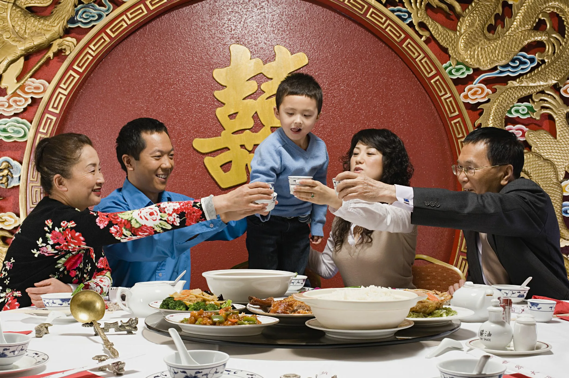 Семейные традиции чаепитие. Китайский новый год. Новый год в Китае. Гостеприимные китайцы. Традиции Китая.