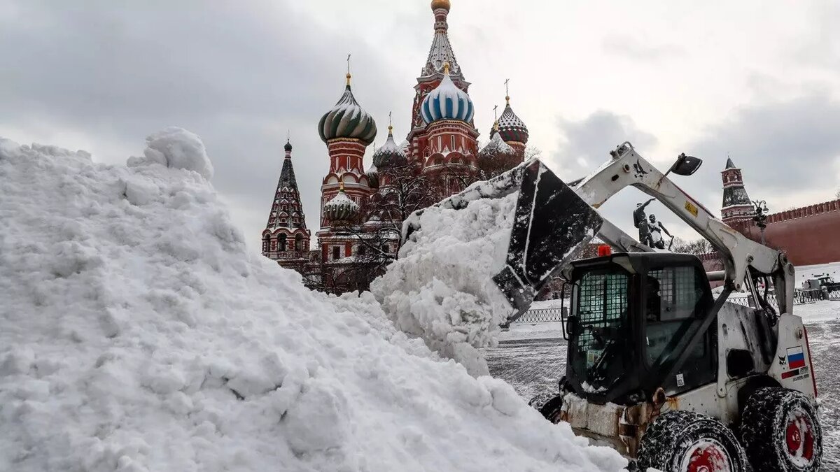     На Центральный федеральный округ из Европы движется циклон с небывалыми снегопадами, которые накроют регион буквально через несколько часов. В эпицентре будет Москва, которую до конца дня может буквально завалить снегом.