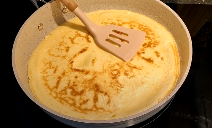 Выпечка на сметане с вареньем. Сметанник манник. Тещин манник. Манник на сметане. Выпечка на сметане с вареньем.