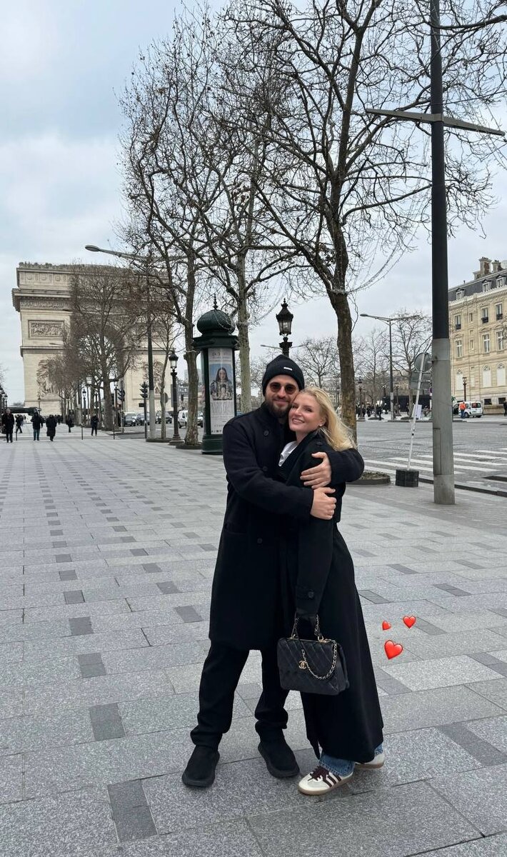 На фото: Михаил Гребенюк с женой