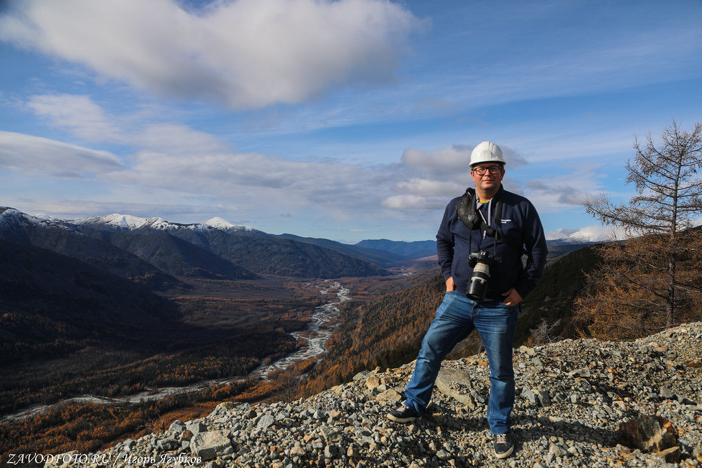 Люблю себя любимого. Я тебя люблю он тебя тоже просто уже спит. Что значит я тебя люблю. Цитаты со смыслом. Фраза я тоже люблю.