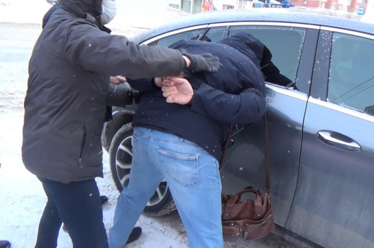    Адвоката заключили под стражу до 15 марта.