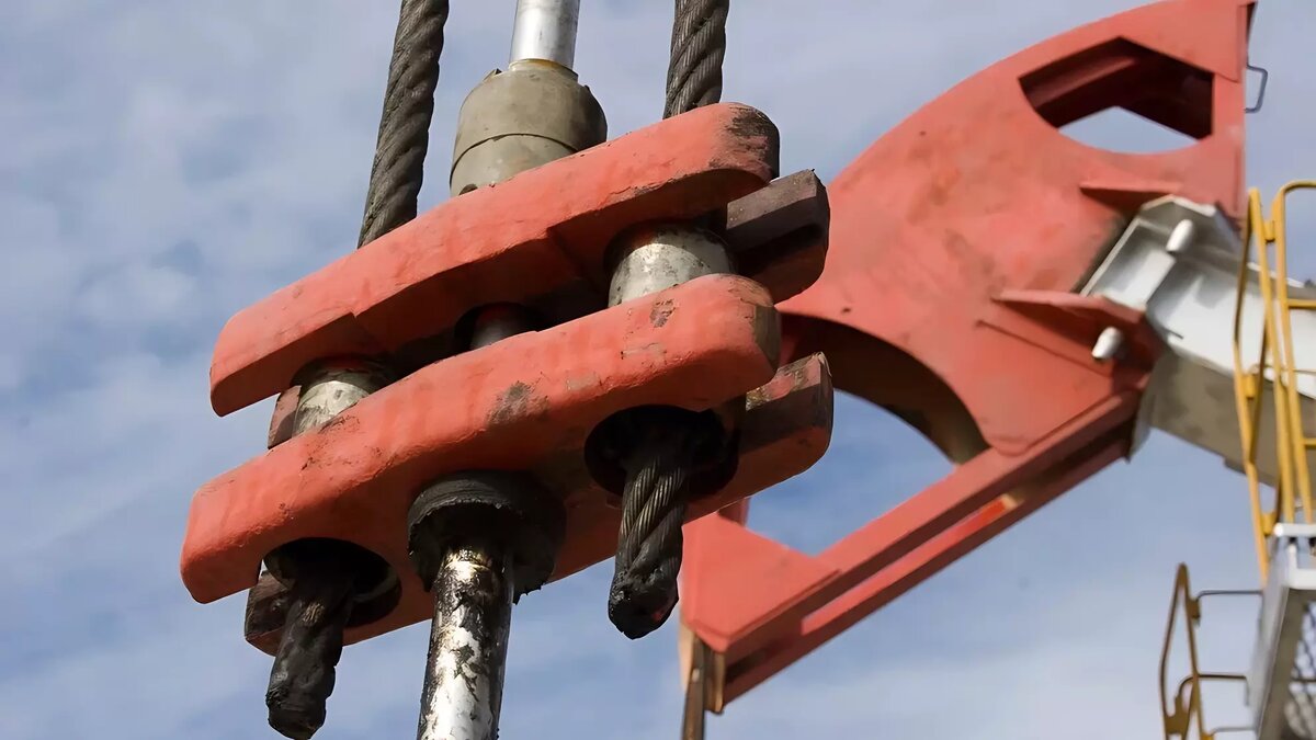     МЭА ждет рост спроса на нефть всего в 1,2 млн б/с и профицит на рынке в 2024 году