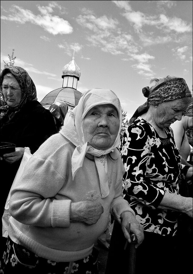 Православие бабушке. Бабушка в храме. Бабка в церкви. Бабки в храме. Злая бабка в церкви.