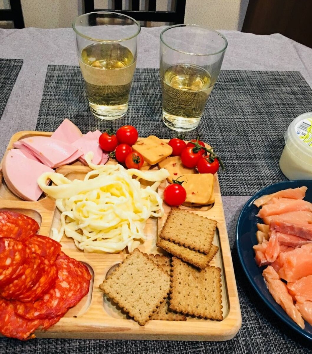 Совершенно на одной волне и очень душевно всегда встречаемся, теперь дружат дети. 