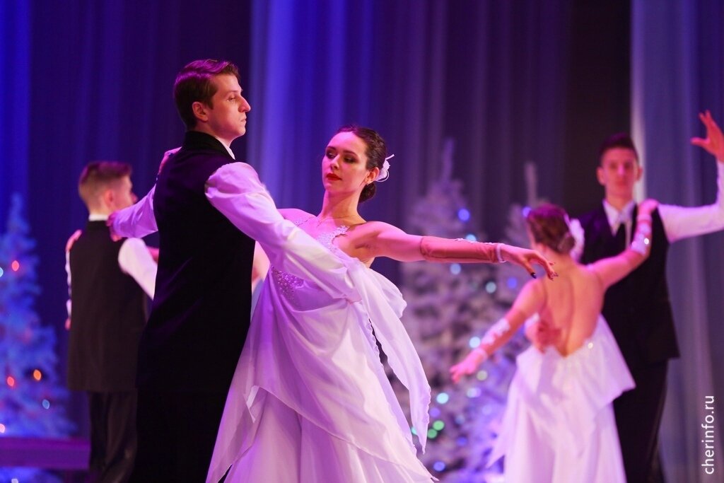    Праздник пройдет 26 июня в Ледовом дворце. В нем поучаствуют полторы тысячи одиннадцатиклассников. Об этом сегодня сообщил мэр Вадим Германов.