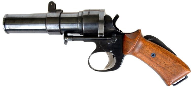 Сигнальный пистолет обр. 1928 года. Вид слева.