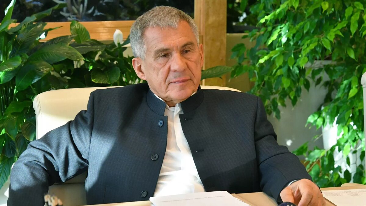     Глава Татарстана Рустам Минниханов встретился с заместителем директора ФСИН Рустамом Степаненко. Тот поблагодарил регион за темпы строительства СИЗО в Авиастроительном районе Казани. Об этом сообщила пресс-служба руководителя РТ.