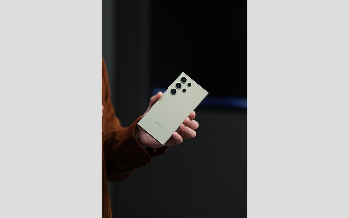    Новые смартфоны Samsung Galaxy S24 стали доступны для предзаказа в России