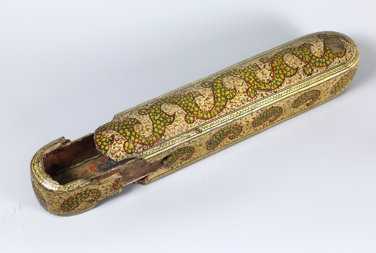 Пенал (калемдан). Средняя Азия. Узбеки. Вторая половина XIX в. Из собрания Этнографического музея Казанского университета.