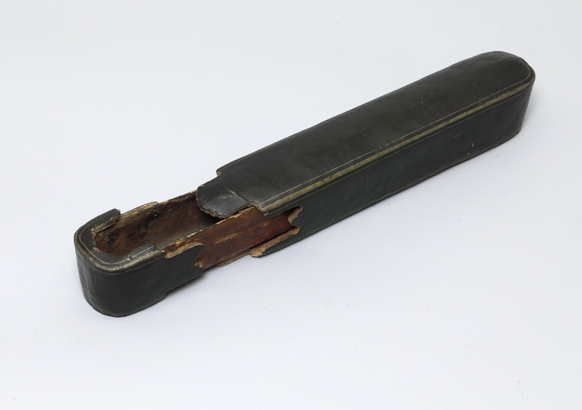 Пенал (калемдан). Средняя Азия. Узбеки. Вторая половина XIX в. Из собрания Этнографического музея Казанского университета.