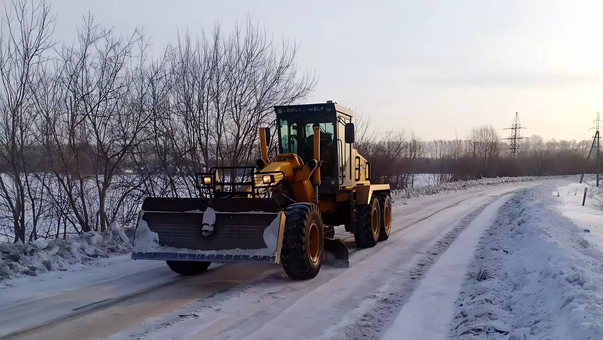    В борьбе с обилием снега помогают АО «Омскводоканал» и ГК «Стройбетон».