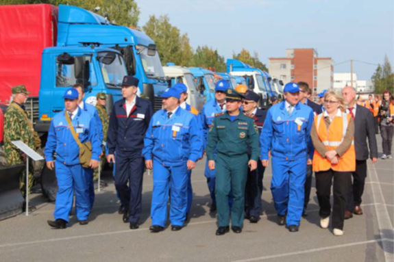 Смотр техники во время комплексного противоаварийного учения в 2013 году 
