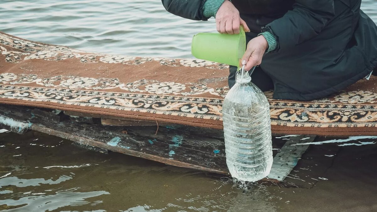     19 января православные христиане снова будут отмечать Крещение Господне. В этот праздник в Нижнем Новгороде можно будет набрать святую воду в 26 местах. Адреса опубликованы на сайте Нижегородской митрополии.