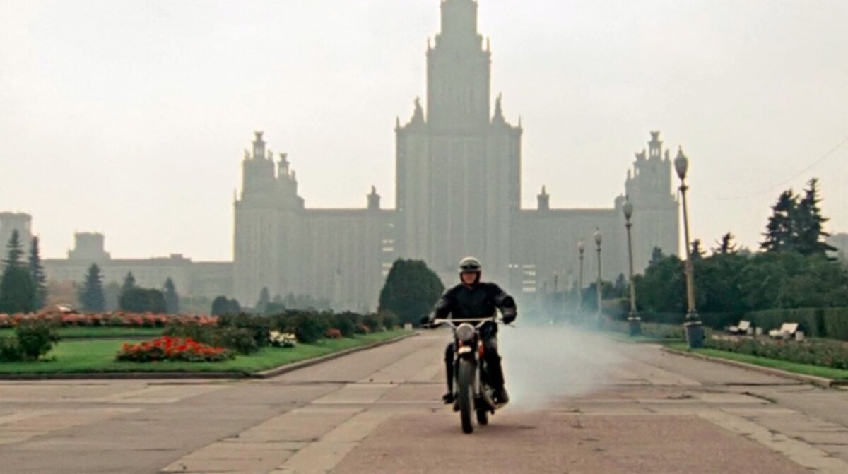 Кадр из советской комедии Козакова «Покровские ворота»