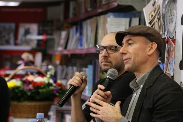 Эта книга представляет собой визуализацию того, что произойдет с нашей планетой, если люди внезапно исчезнут. Авторы исследуют, как природные процессы будут изменять Землю и какие последствия это может иметь для окружающей среды.