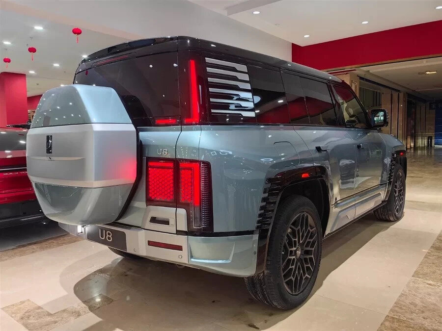 В Россию едет самый крутой китайский внедорожник. Он умеет плавать и ...