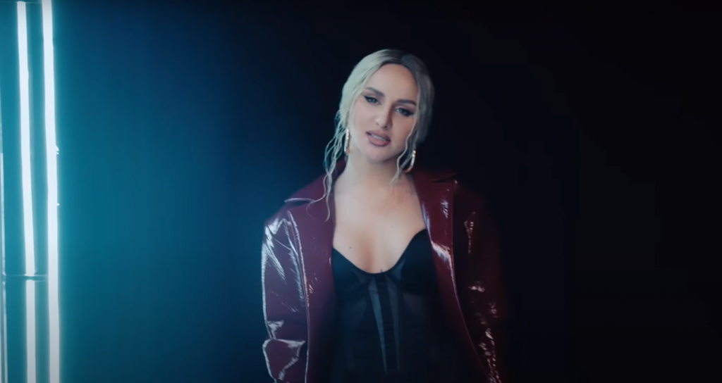    Певица Анна Асти. Фото: клип на песню «По барам»