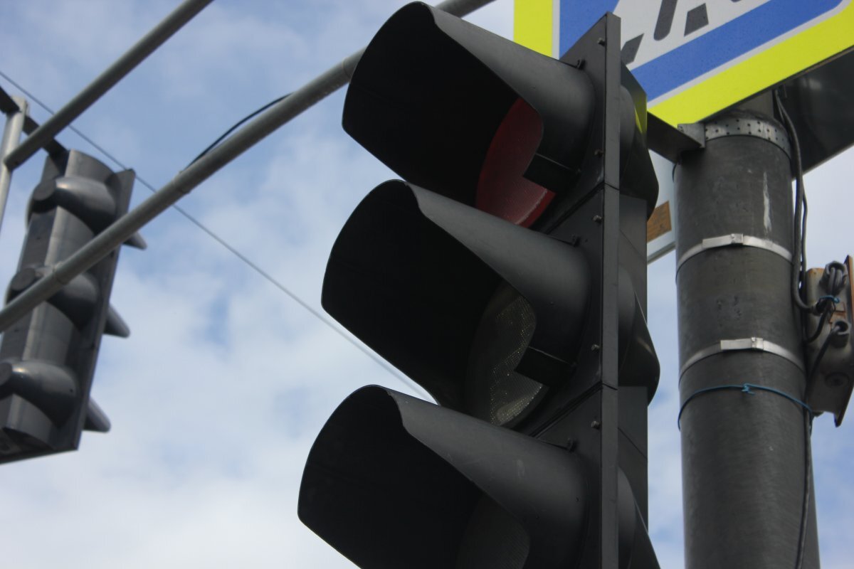    Светофор в районе Калужского шоссе, 2 в Туле переведут в «желтый режим»