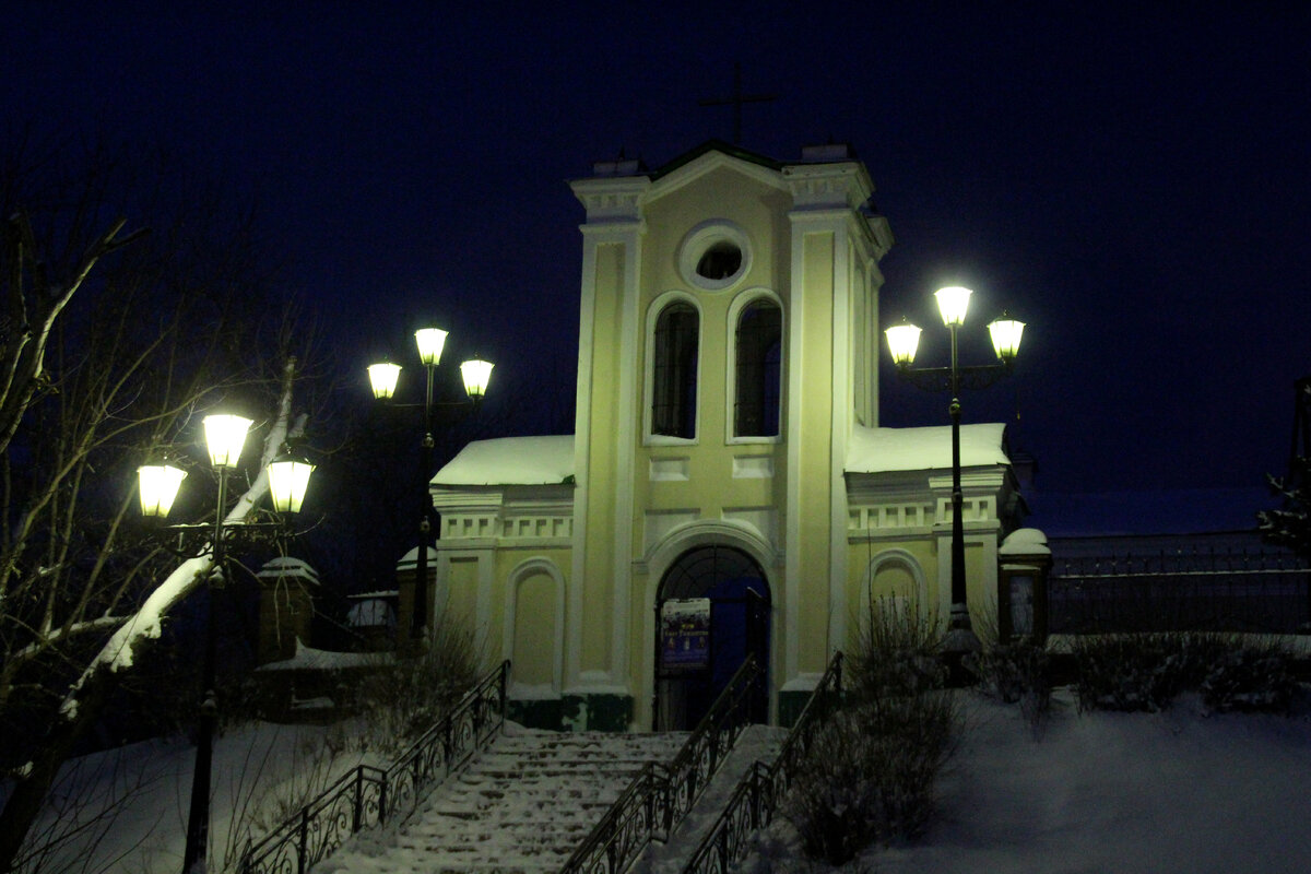 Ворота, ведущие к храму. Фото Natalya Dolidenok