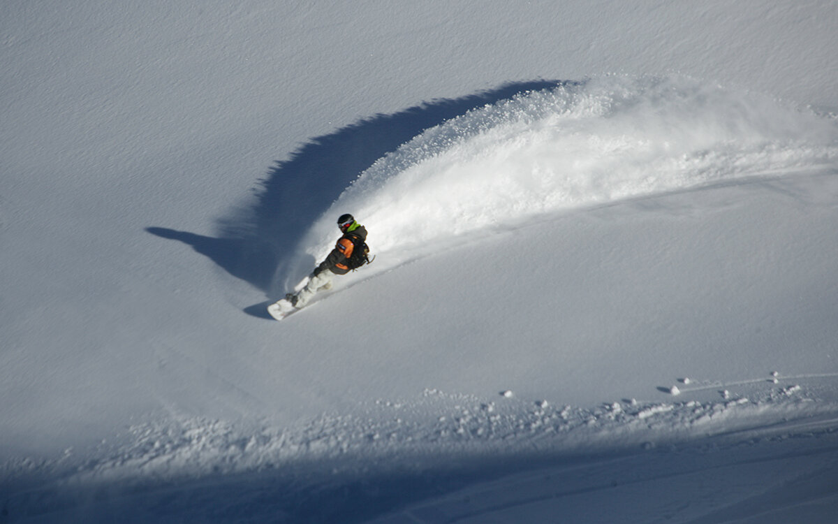 Andrei Kamenev / Global Look Press📷Сноубордист на курорте Красная Поляна