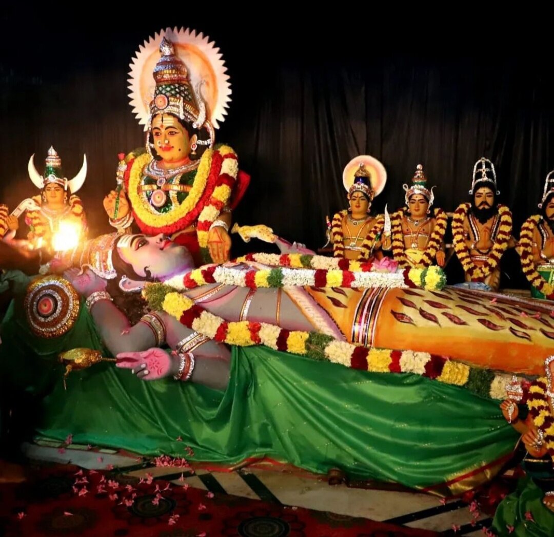 У индуистского бога Шивы много форм и проявления. Во всех шиваитских храмах можно увидеть Господа Шиву в форме Шивалингама.-1-2