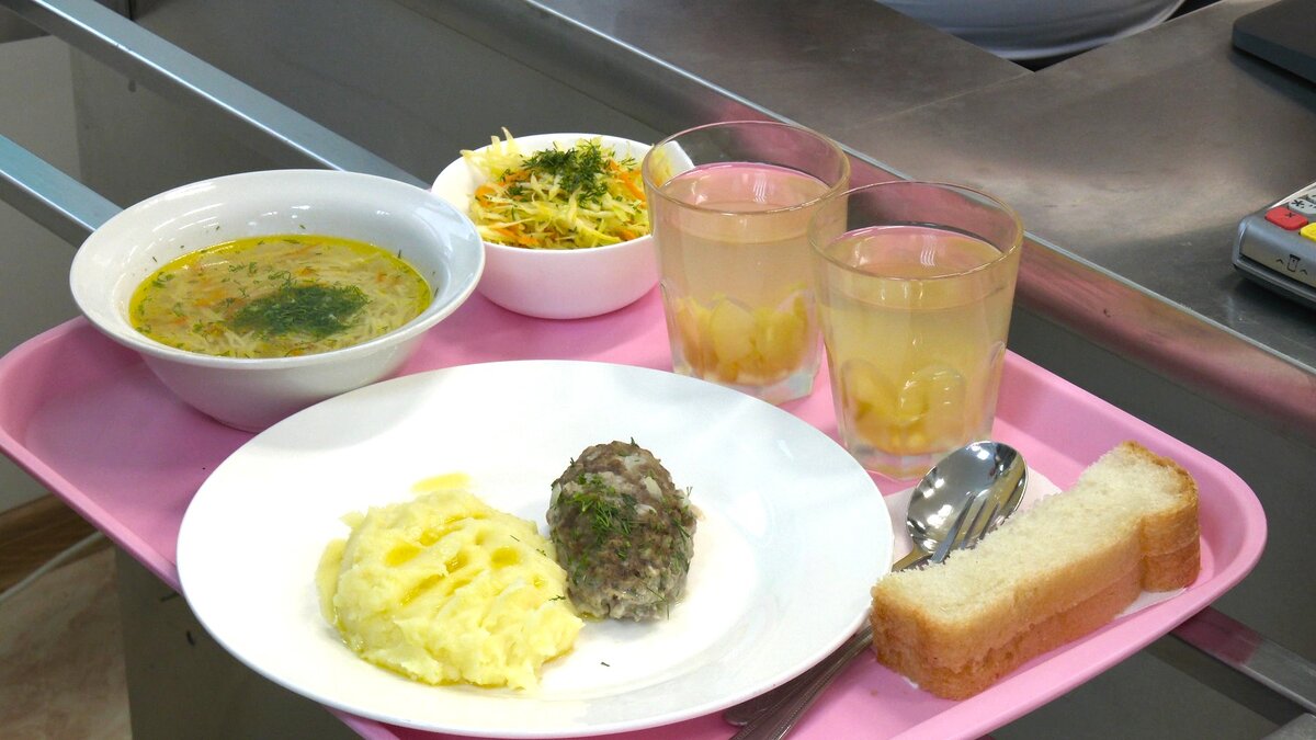    Меню в столовых «Самотлорнефтегаза» обновляется каждые две недели