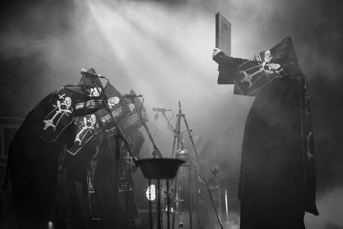 ханжа значение слова. Brooke shaden фотограф. святотатство. святотатство фото. кощунство это простыми словами что значит.