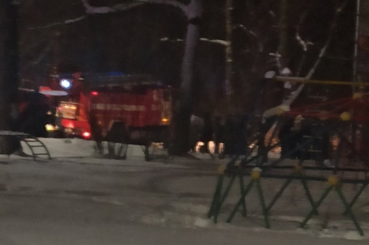    В Твери тушат пожар в многоквартирном доме, эвакуировано 10 жильцов
